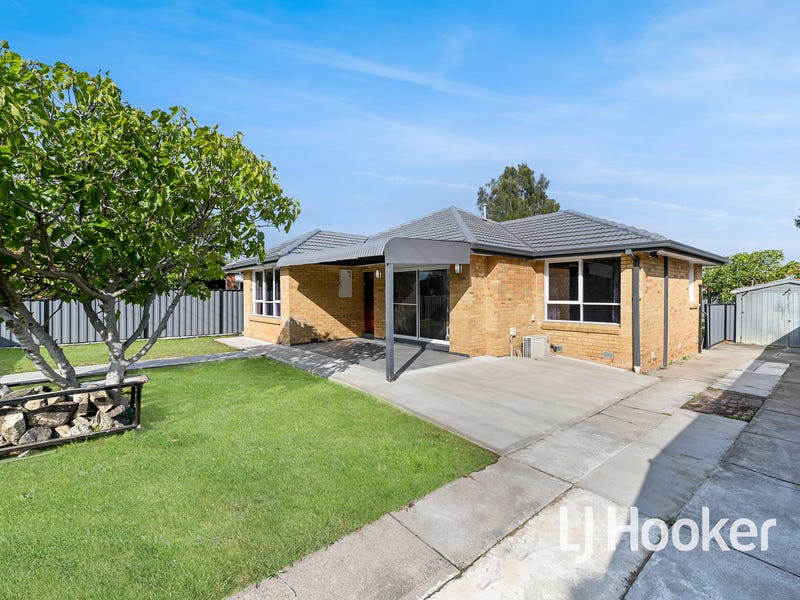 5 Mclaren Avenue, Cranbourne, VIC 3977