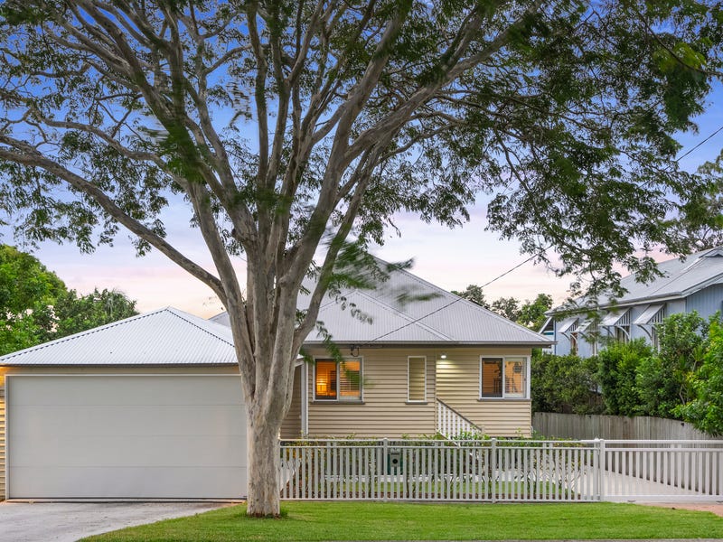 52 Hoskins St, Sandgate, Qld 4017 Property Details