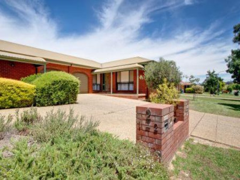 2/2 Brooklyn Drive, Bourkelands, NSW 2650