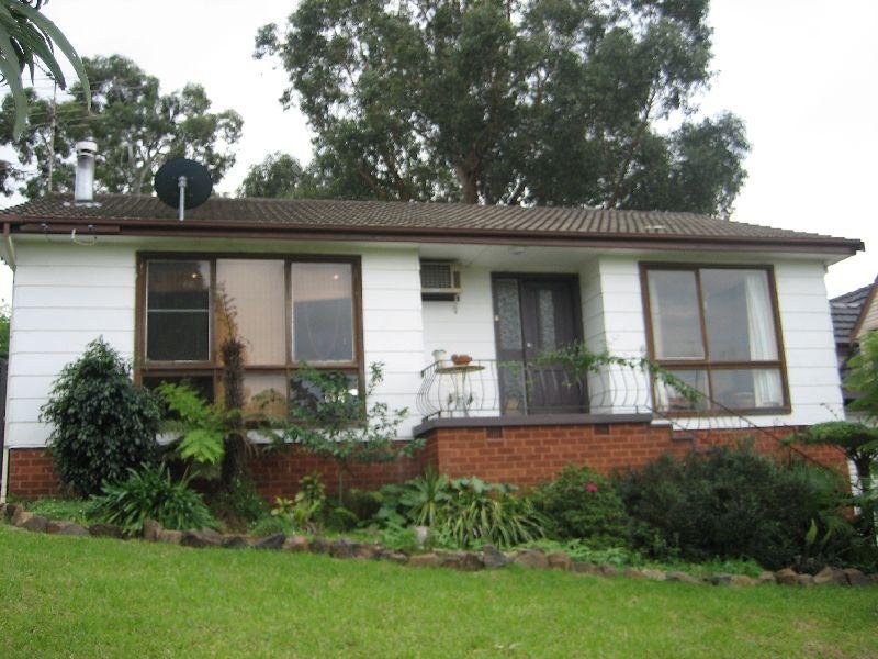 80 Stanley Avenue, Farmborough Heights, NSW 2526