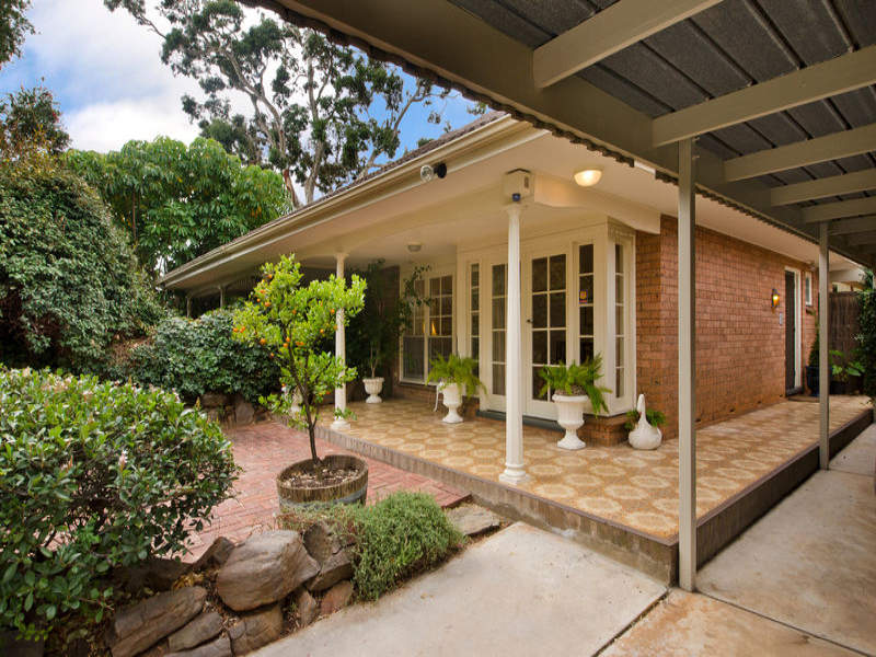 18 Brook Avenue, Glen Osmond, SA 5064
