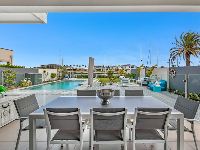 32 Harbour Rise, Hope Island, QLD 4212