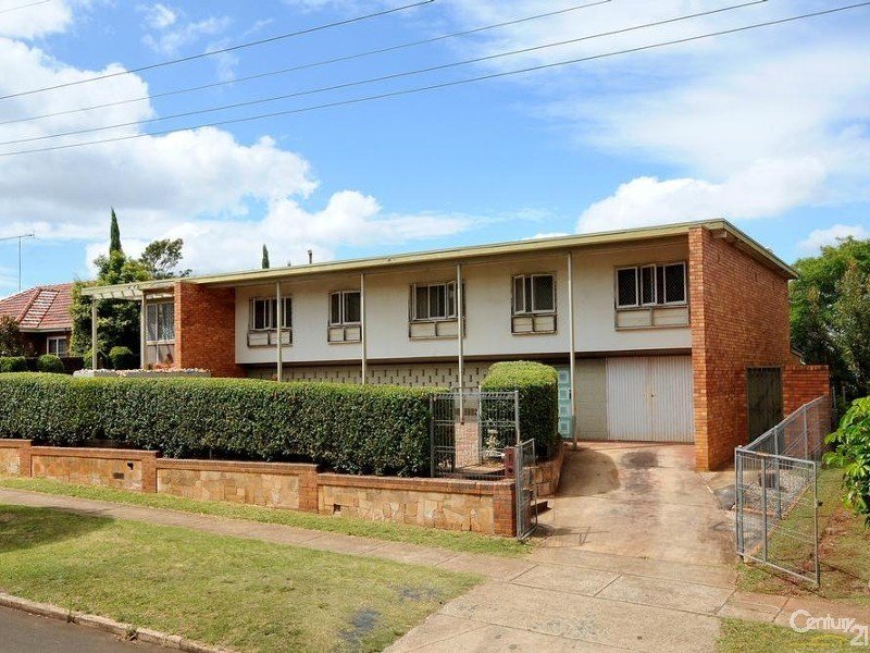 76 Jellicoe Street, North Toowoomba, QLD 4350