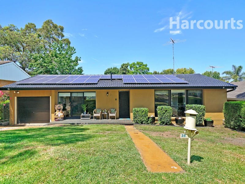 38 Campbellfield Avenue, Bradbury, NSW 2560 Property Details