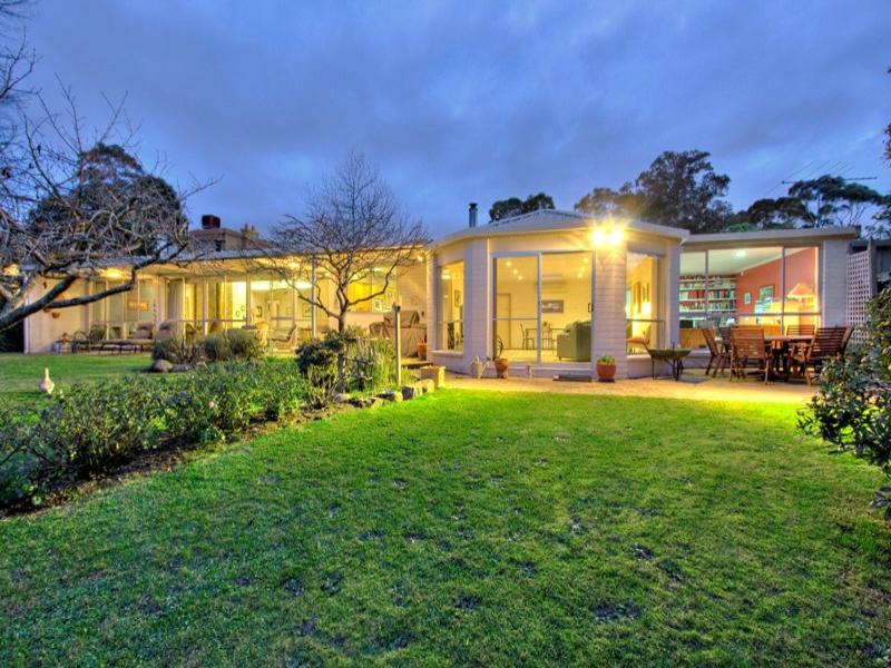 8 Buchanan Road, Berwick, Vic 3806 Property Details