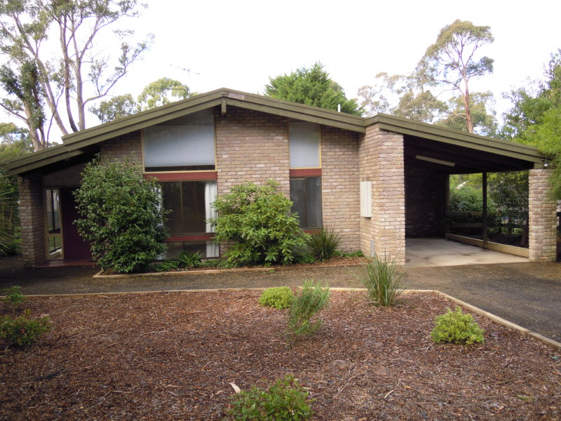 18 High Street, Woodend, Vic 3442 Property Details