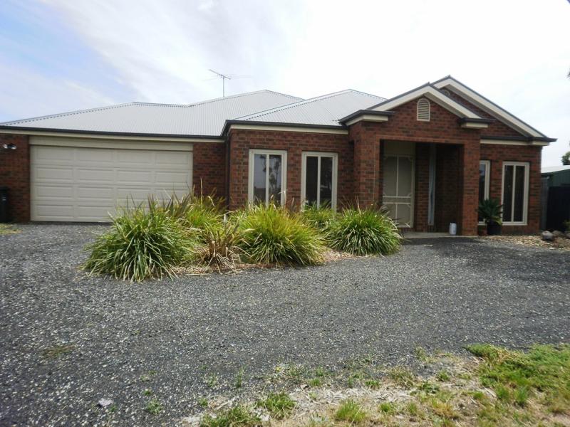 5 Highgrove Drive, Sunbury, Vic 3429 Property Details