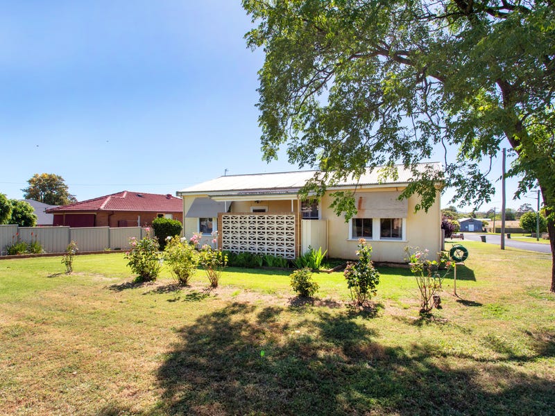 18 Hartley Street, Cowra, NSW 2794 Property Details