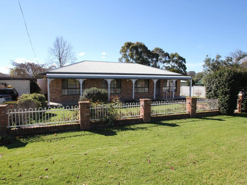 72 Clive Street, Tenterfield, NSW 2372 Property Details