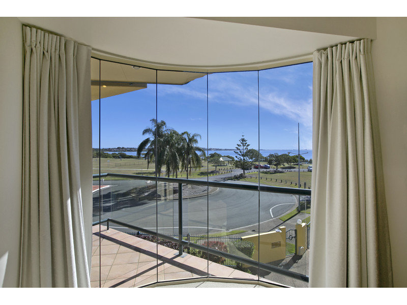 6/16 Commodore Drive, Birkdale, Qld 4159 Property Details