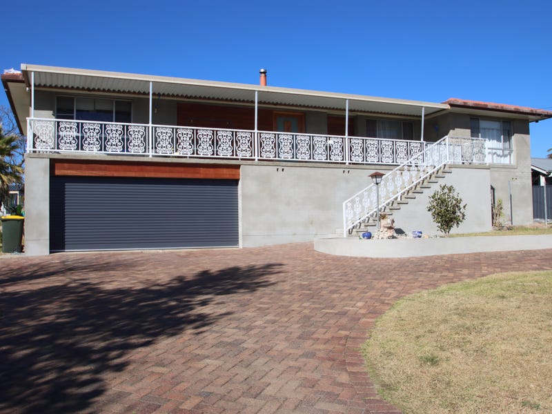 123 Wood Street, Tenterfield, NSW 2372 House for Sale