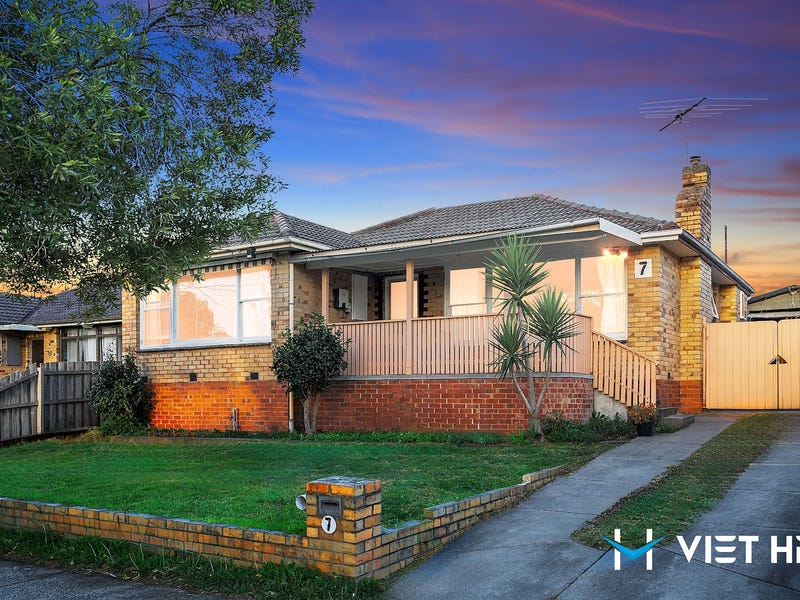 7 Emerald Drive, Springvale, Vic 3171 House for Sale