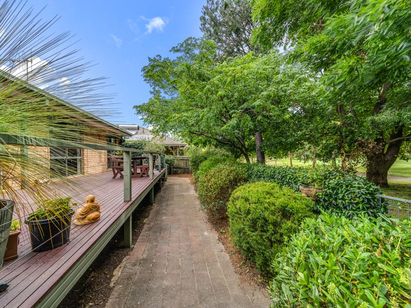 18 Bushby Place, Holt, ACT 2615