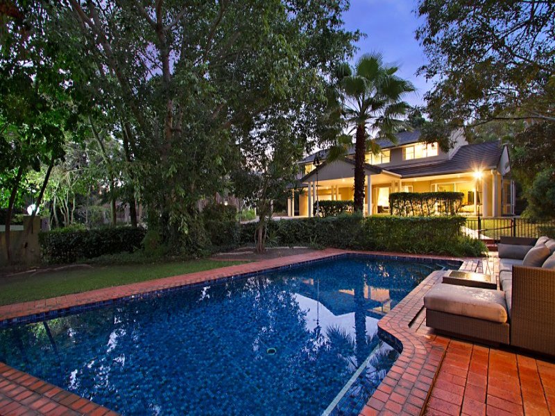 16 Evans Drive, Benowa, Qld 4217 Property Details