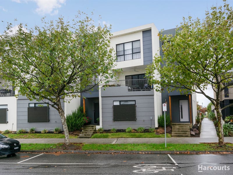 49 Lakeside Boulevard, Pakenham, Vic 3810