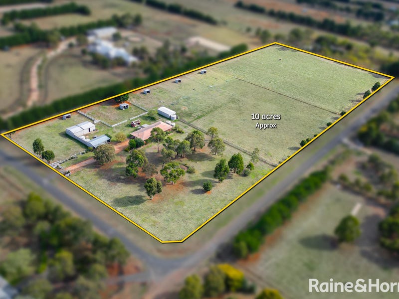 10 Leslie Road, Gisborne, Vic 3437 Property Details