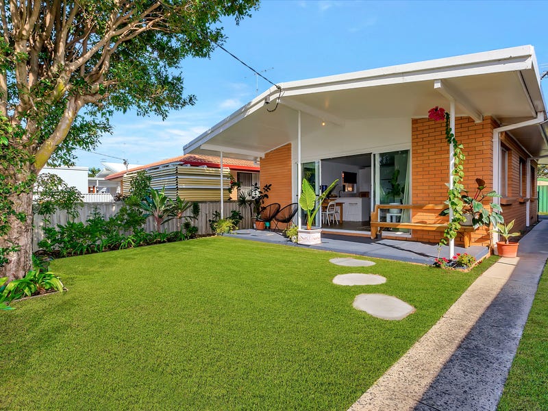 16 Chainey Avenue, Miami, Qld 4220