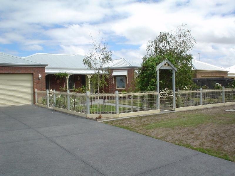 182 Grove Road, Grovedale, VIC 3216