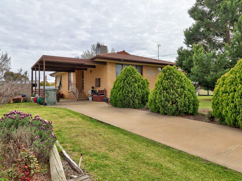 109 Burton Street, Deniliquin, NSW 2710