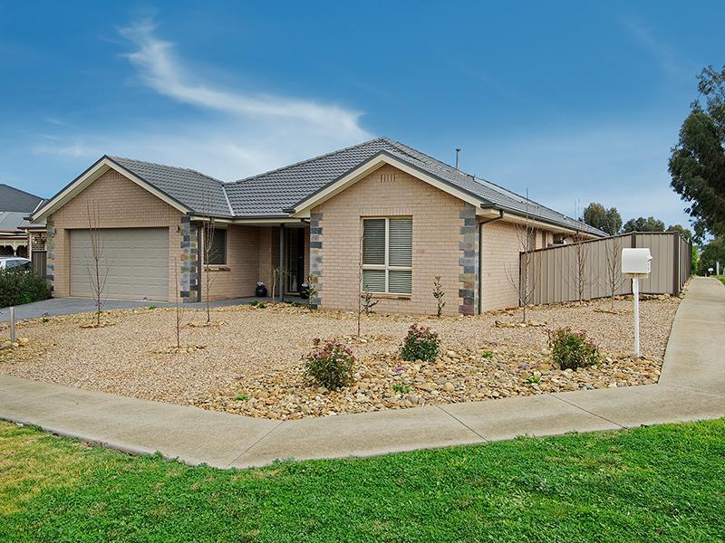 1 Sandpiper Grove, Sunbury, Vic 3429 Property Details