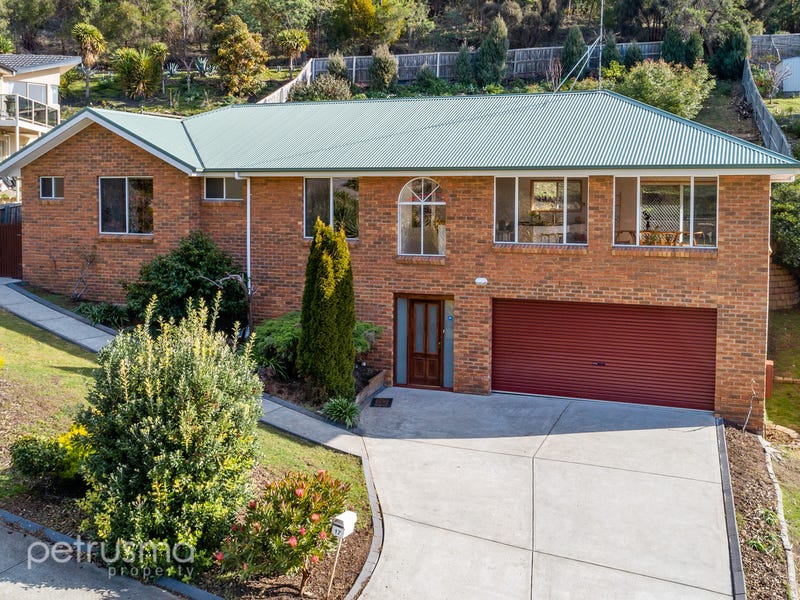 17 Gardenia Grove, Sandy Bay, TAS