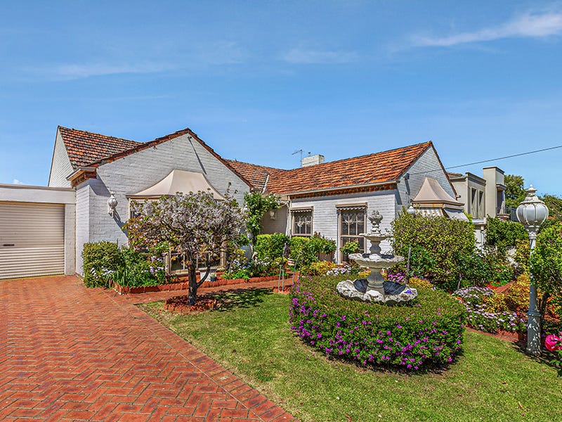 10 Carnarvon Road, Strathmore, VIC 3041