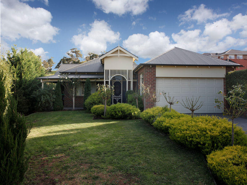 2 Hyland Court, Berwick, Vic 3806 Property Details
