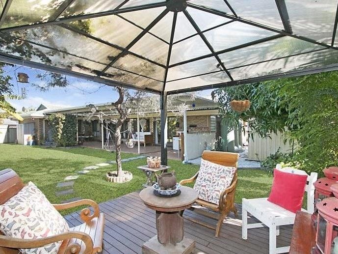 7 Holbrook Way, Elanora, Qld 4221 Property Details