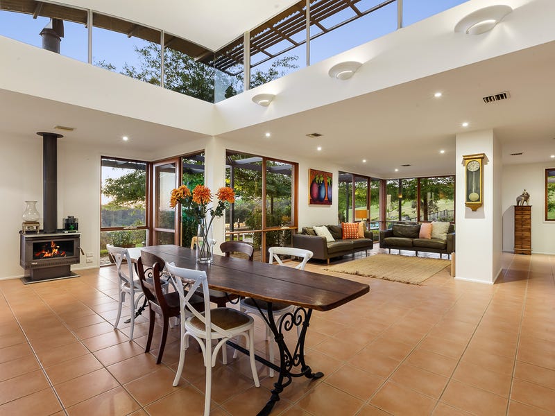 74 Paternoster Road, Cockatoo, Vic 3781 Property Details