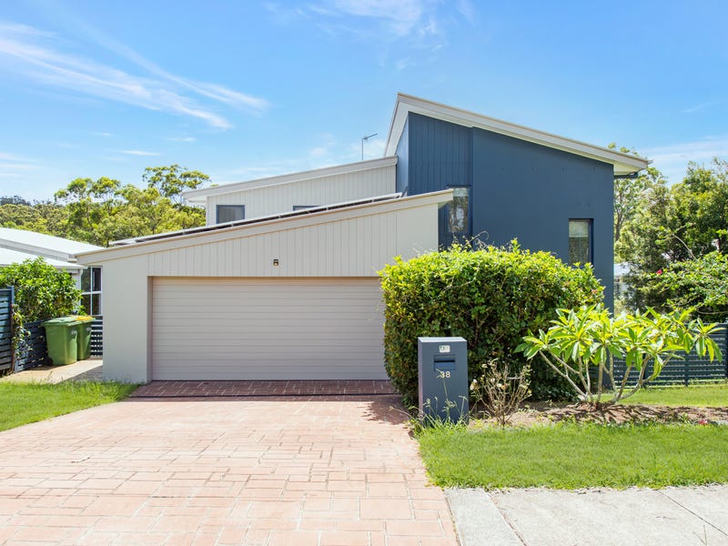 38 Cobb & Co Drive, Oxenford, Qld 4210 Property Details