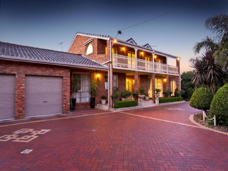 16 Inverness Mews, Greenvale, Vic 3059 Property Details