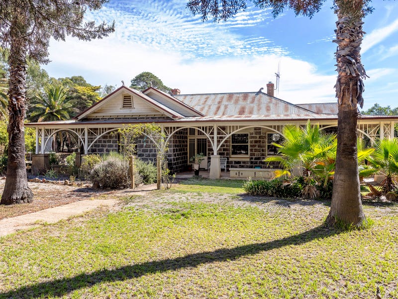 8 Sugarloaf Road, Axedale, VIC 3551