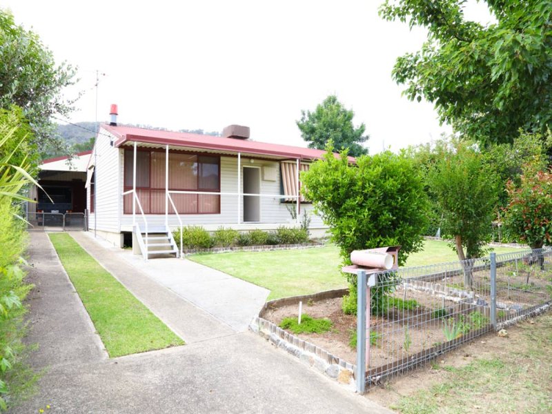 80 Lakeside Avenue, Mount Beauty, VIC 3699