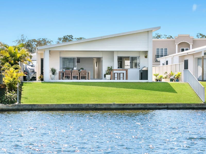 Houses for Sale in Pelican Waters, QLD 4551