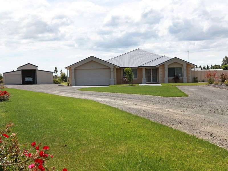 17 Rhodes Drive, Sale, Vic 3850 Property Details