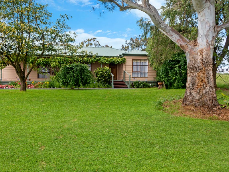 51 Clarke Street, Koroit, Vic 3282 Property Details