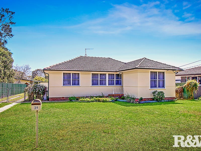39 Tasman Avenue, Lethbridge Park, NSW 2770