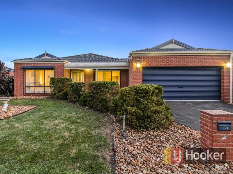 33 Bluehills Boulevard, Pakenham, Vic 3810 Property Details