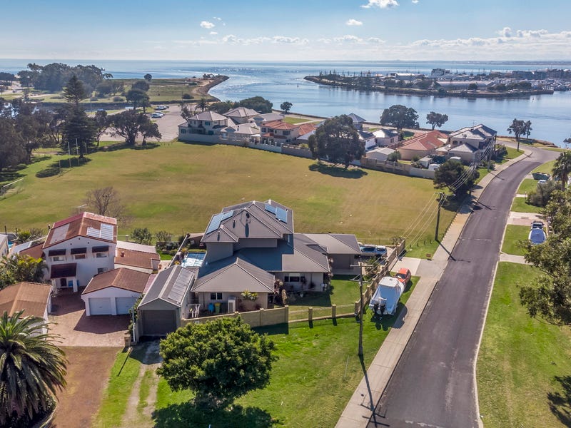 42 Leighton Road E, Halls Head, WA 6210