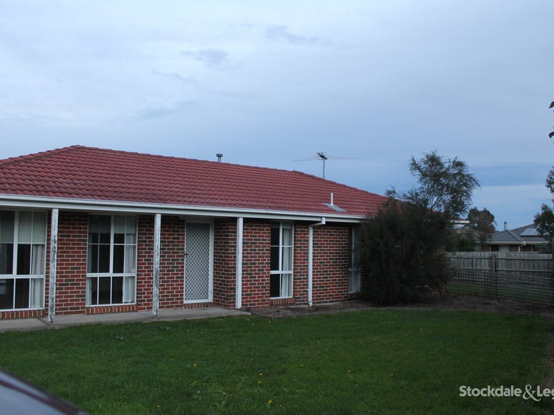 88 Dunbarton Drive, Pakenham, VIC 3810