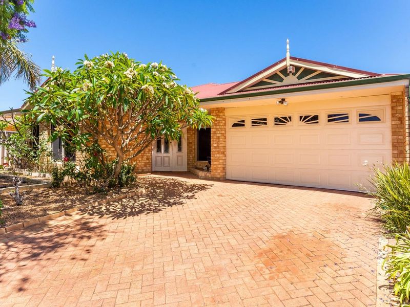 6 Ohio Place, Marangaroo, WA 6064 Property Details