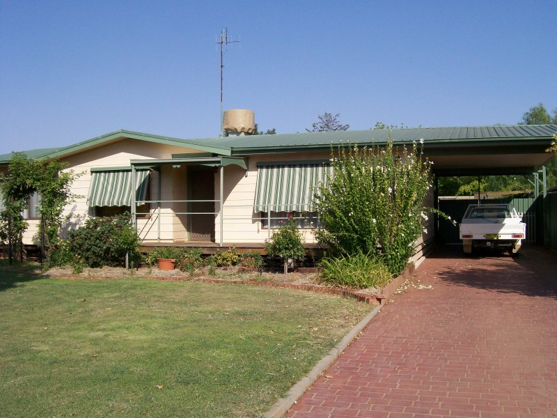 26 McAllister St, Finley, NSW 2713 Property Details