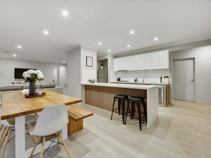 20/2 Barton Drive, Sandhurst, Vic 3977 Property Details