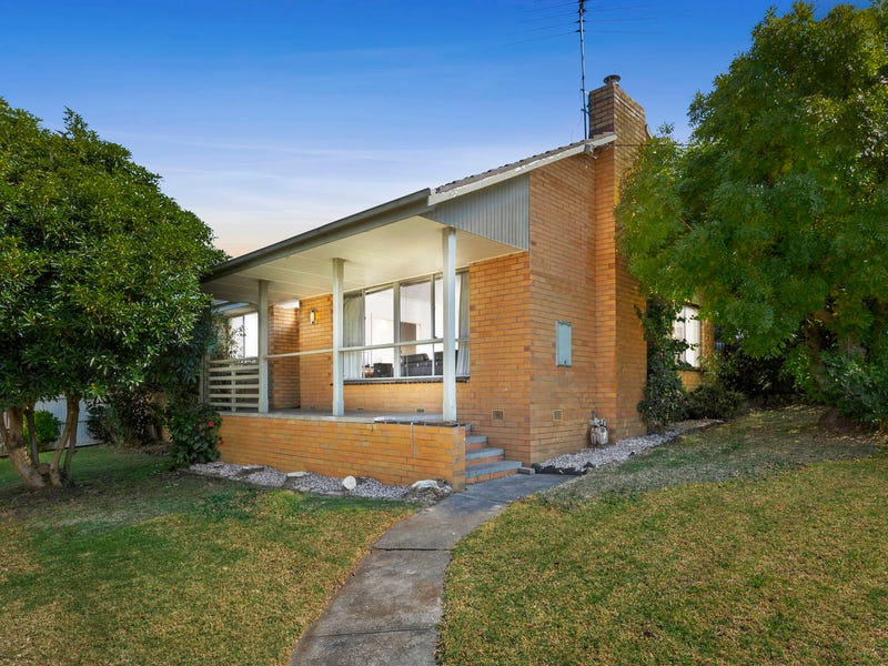 11 Chaucer Street, Hamlyn Heights, VIC 3215