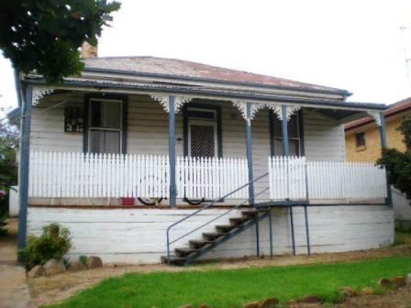 12 Gap Street, Parkes, NSW 2870