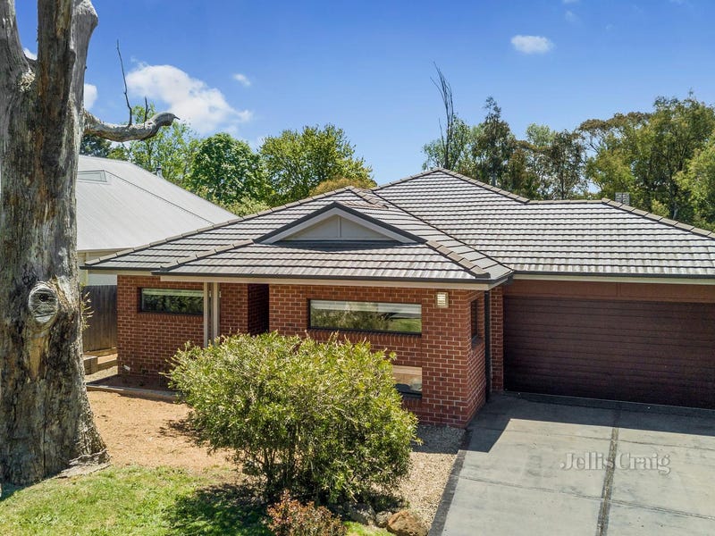 7 Coach House Boulevard, Woodend, VIC 3442