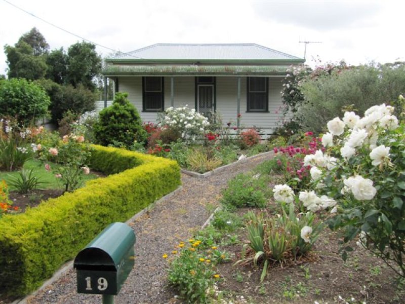 19 Victoria Street, Hamilton, VIC 3300