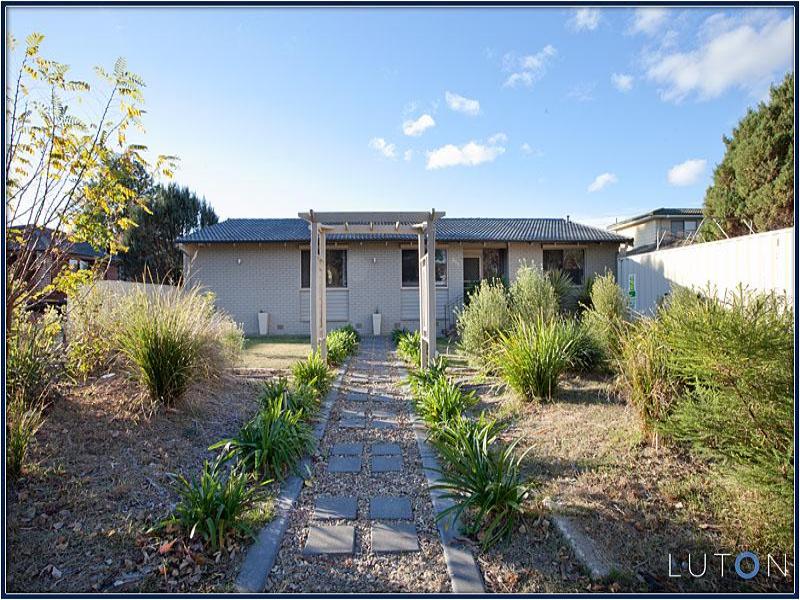286 Southern Cross Drive, Macgregor, ACT 2615