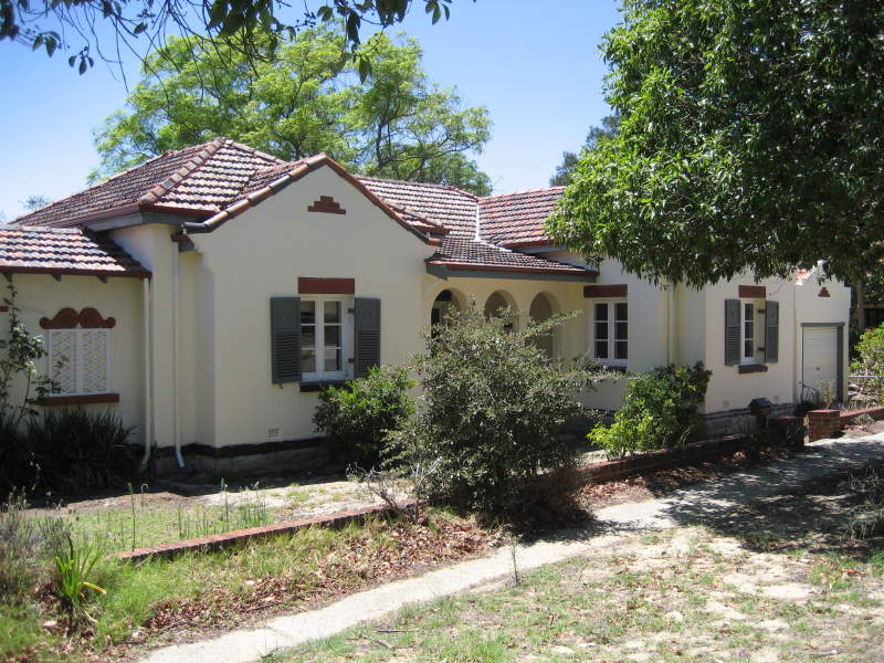 36 Dumbarton Cres, Menora, WA 6050