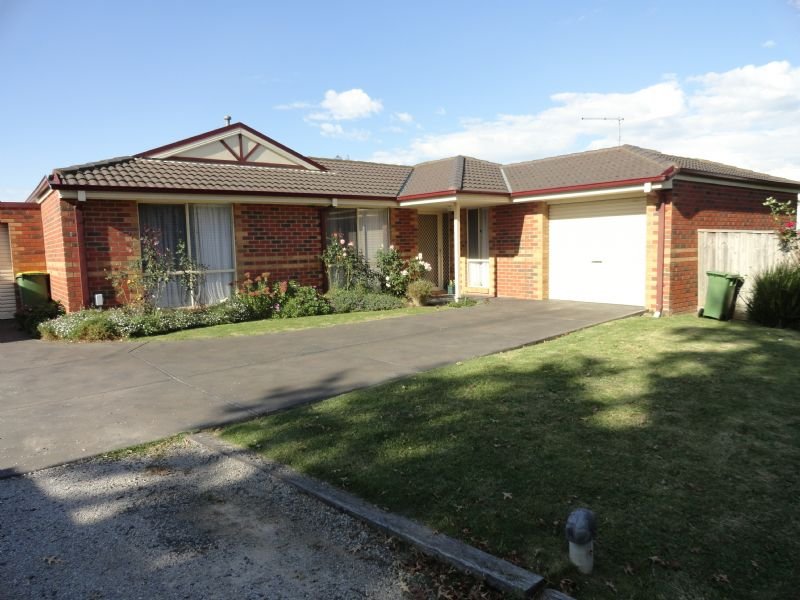2/14 Charles Street, Pakenham, Vic 3810 Property Details
